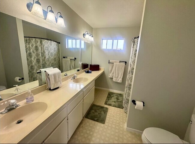 Building Photo - 3BD 2.5BA In Santa Maria, CA