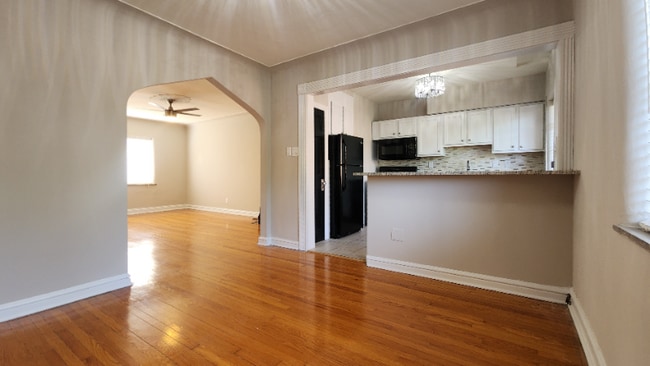 Building Photo - 6475 Nottingham Ave