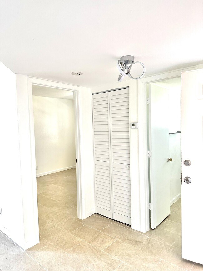 Building Photo - 1566 SE Royal Green Cir