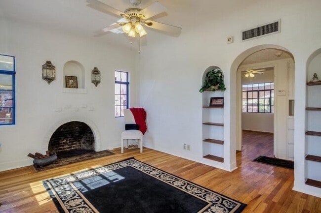 Building Photo - Pre-Lease August 2026 Adorable UofA Bungalow Updated Kitchen, A/C,  Covered Patio,  4 Blocks from...