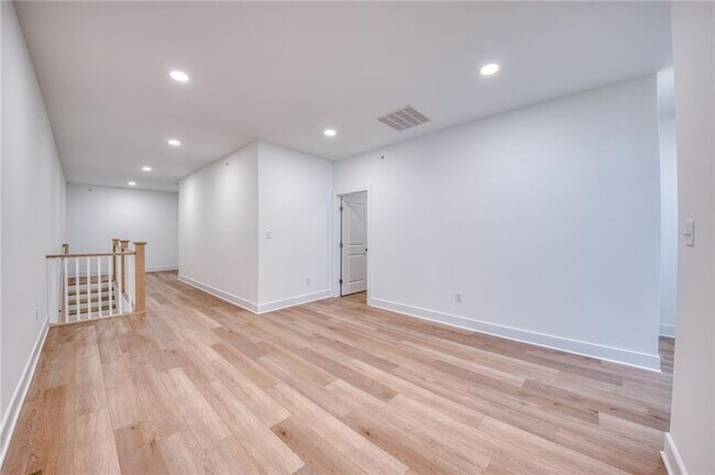 Building Photo - 304 Highbridge Ln