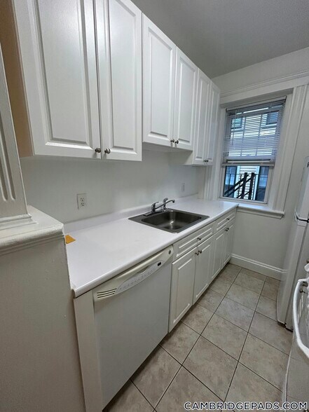 Primary Photo - 21 Wendell St