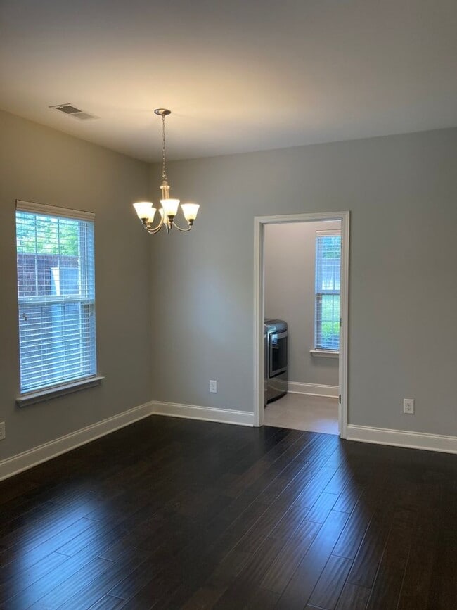 Building Photo - End Unit Condo in Shadow Green of Franklin