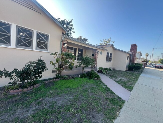 Primary Photo - Burbank 3 bedroom 2 bathroom house for ren...