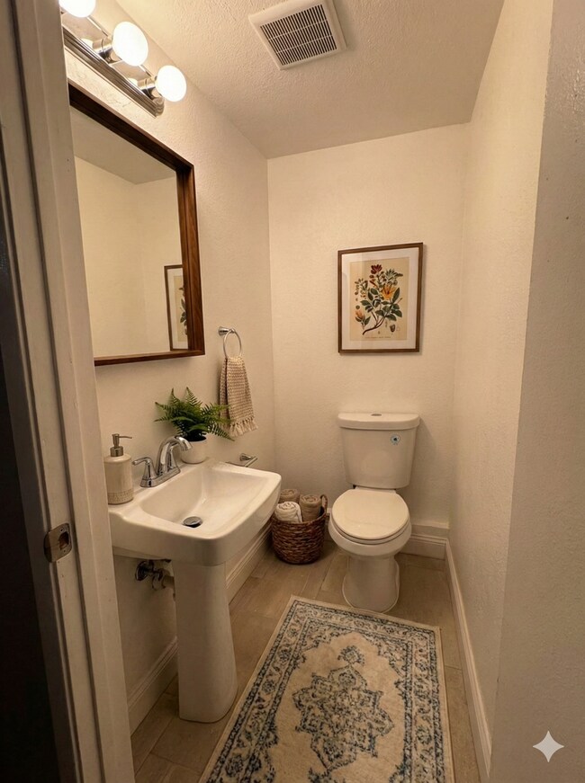 Building Photo - 2161 Northwood Cir