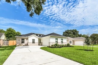 Building Photo - 11611 Moltere Dr