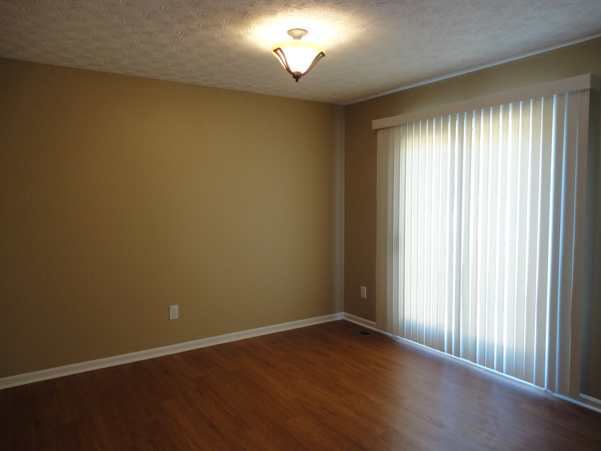 Building Photo - 531 Sherman Dr