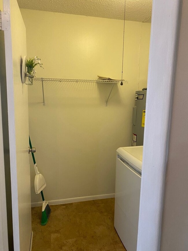 Building Photo - RENT SPECIAL-Regency Park at Lake Mary Corner Unit with Wrap-Around Balcony!