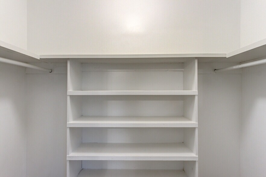 Building Photo - 48 Clark St