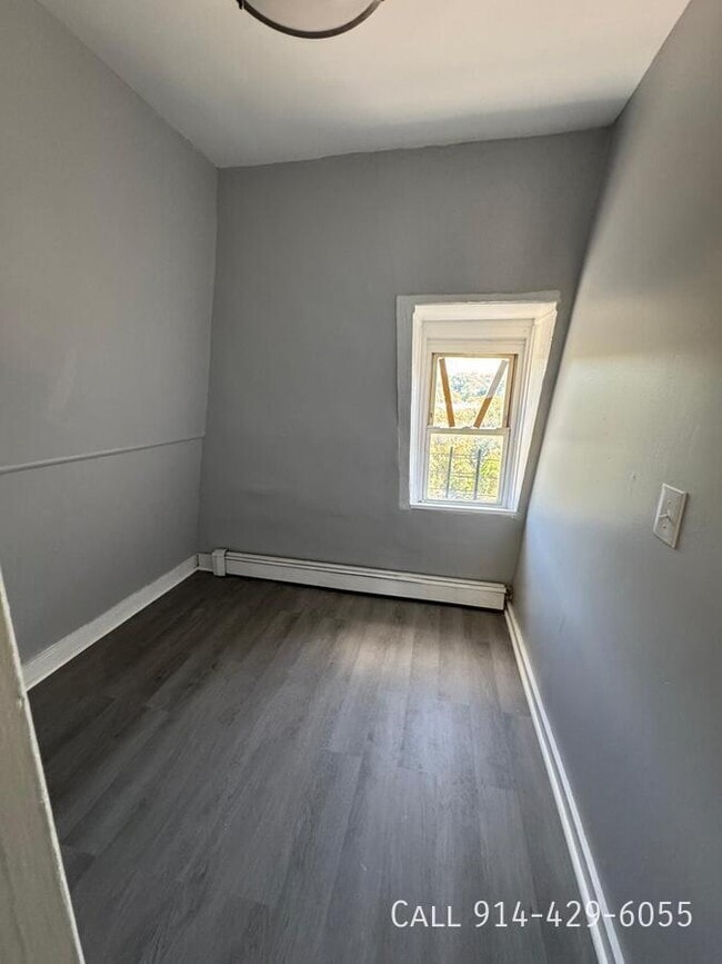 Building Photo - 12 Vineyard Ave