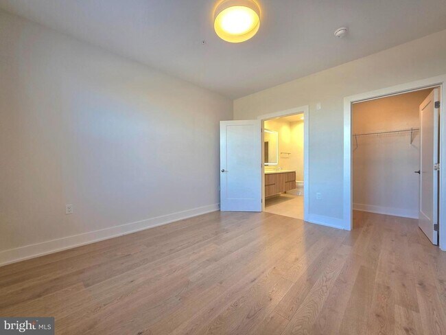 Building Photo - 737 Swann Ave