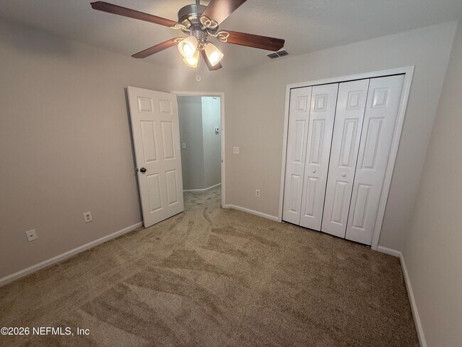 Building Photo - 5550 Oak Crossing Dr