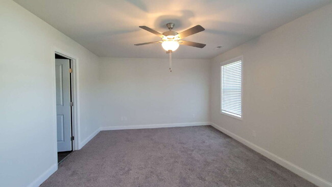 Building Photo - "Spacious 4-Bedroom Retreat with Modern Gr...