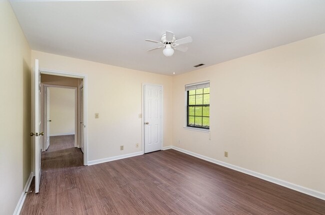 Building Photo - Desirable Brentwood Trace 2 Bedroom Condo ...