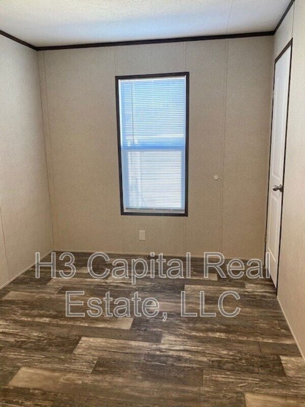 Building Photo - 524 Chickadee St