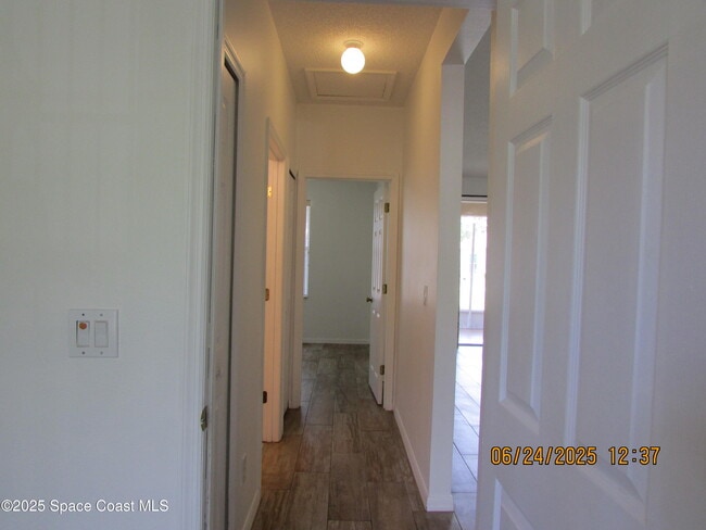 Building Photo - 4192 Collinwood Dr