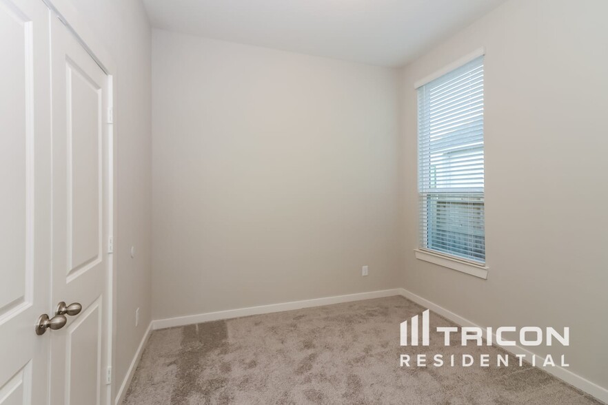 Building Photo - 2303 Cohorn Trl