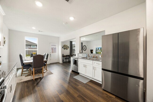 Building Photo - 25927 Chicory Dr