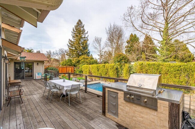 Building Photo - 1675 Sylvaner Ave