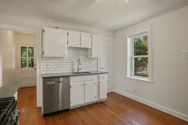 Building Photo - 221 Hunyadi Ave