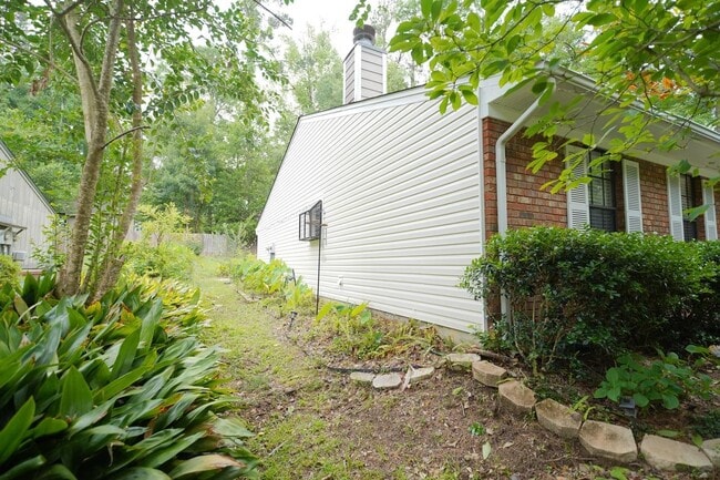 Building Photo - 129 Whetherbine Way W