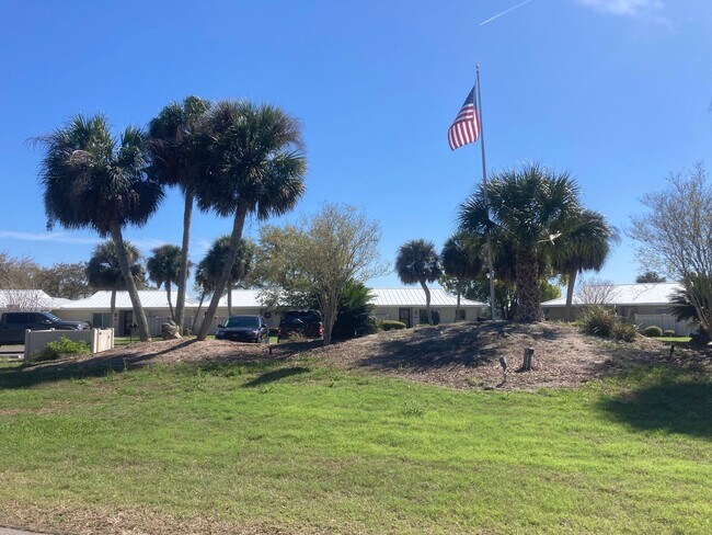 Building Photo - 11456 W Bayshore Dr
