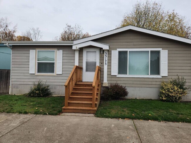 Primary Photo - Pet Friendly 3bed : 2bath Home w/ 1 Car De...