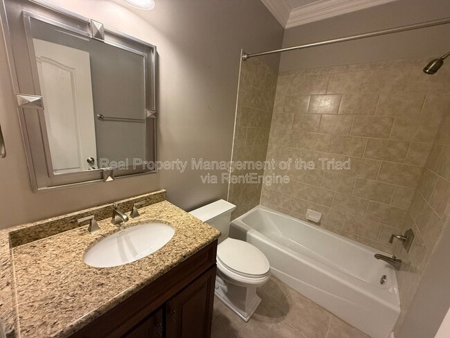 Building Photo - 2528 N Beech Ln