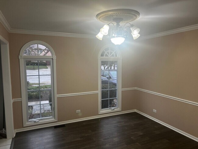 Building Photo - Incredibly beautiful 4 Bedroom 2.5 Bath Home