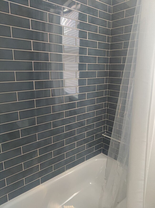 Building Photo - 1620 Lindley Ave