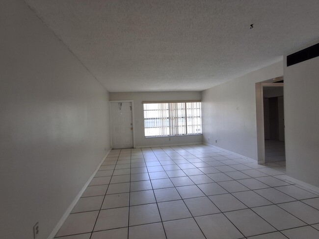 Building Photo - 11506 Royal Palm Blvd