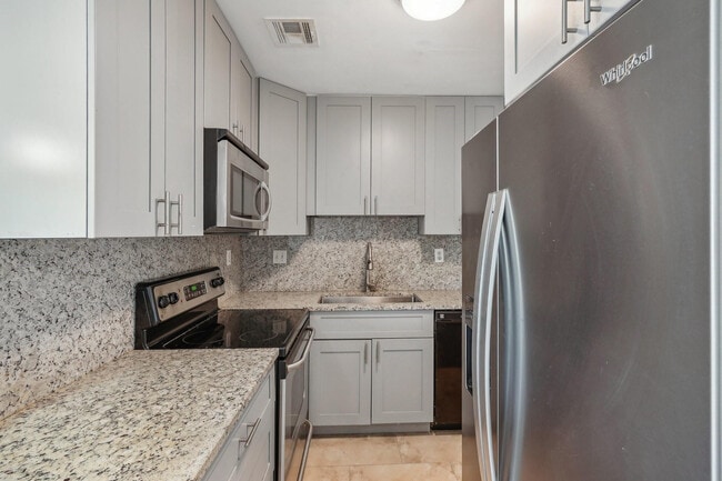 Building Photo - 3040 NE 16th Ave