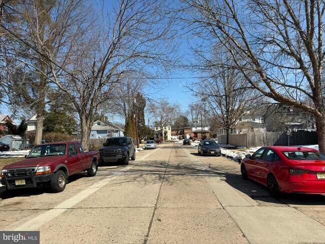 Building Photo - 244 Mansion Ave