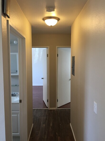 Building Photo - 2123 Alsace Ave