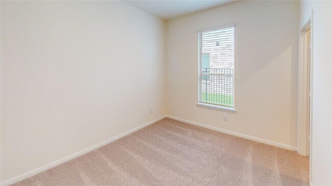 Building Photo - 4809 Sun Fls Dr