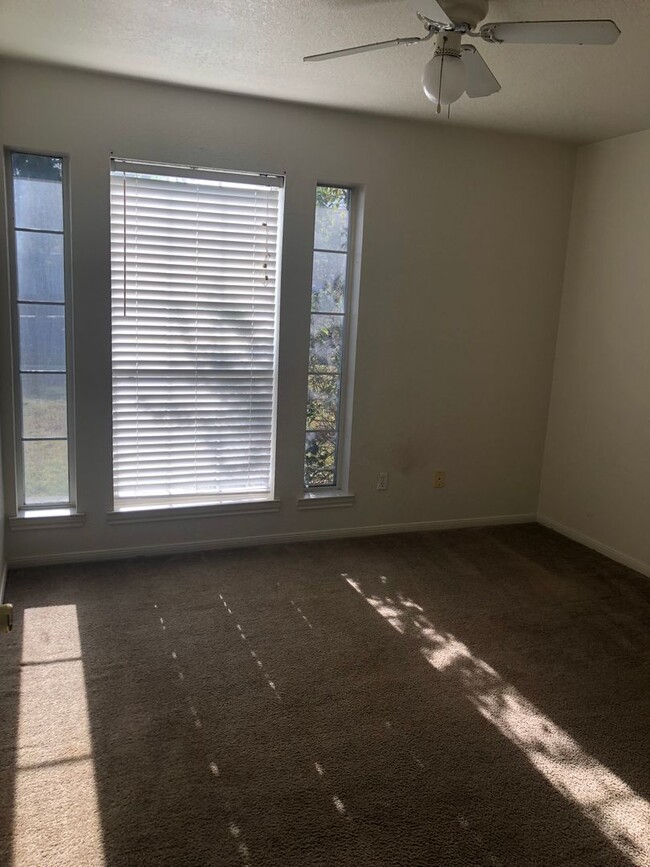 Building Photo - SHORT TERM RENTAL 3-6 MONTHS - 4 bedroom, ...