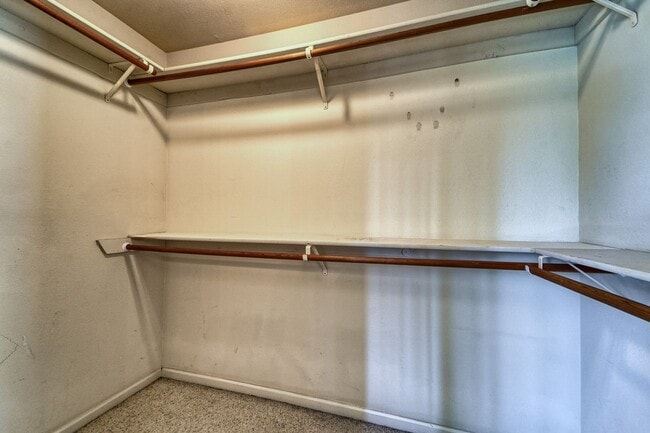 Building Photo - Spacious 4-Bedroom Home Near Happy Park