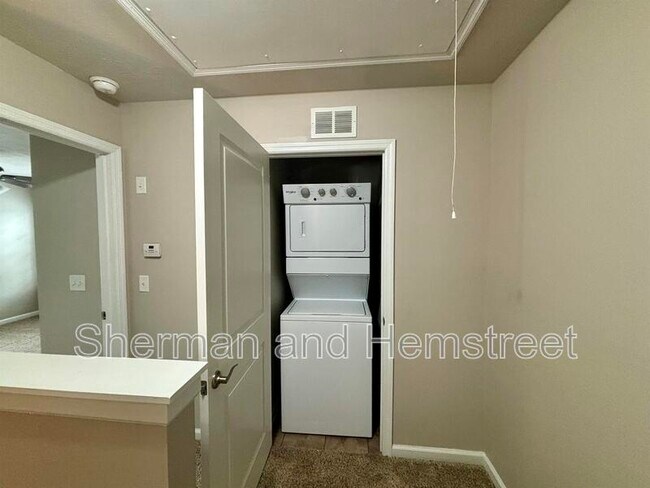 Building Photo - 602 Dobhill Ln