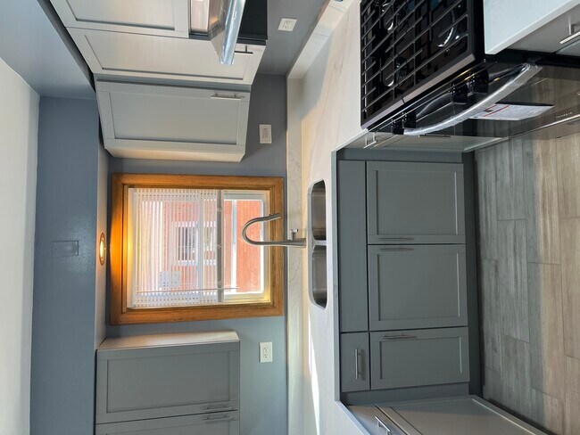 Building Photo - 4148 W 87th St