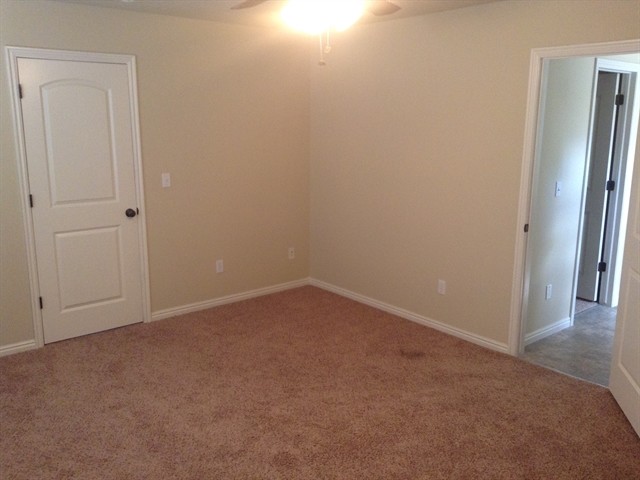 Building Photo - 10526 Doral Dr