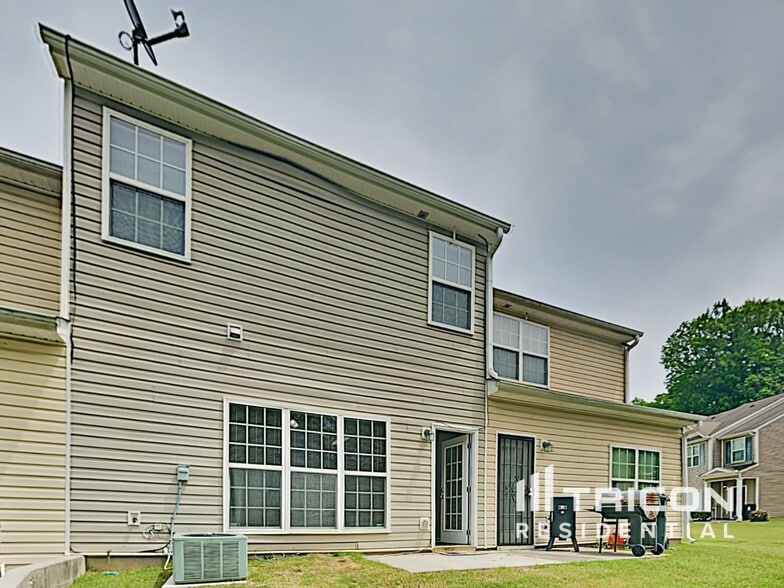 Building Photo - 4864 Sierra Way