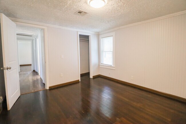 Building Photo - 4 Bed | 1.5 Bath in North Tulsa!