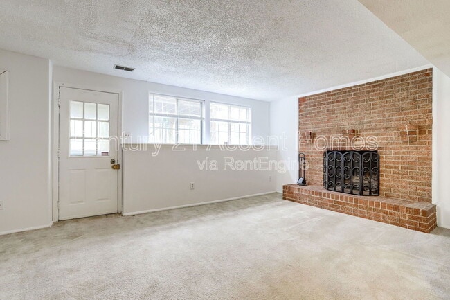 Building Photo - 5328 Larochelle Ct