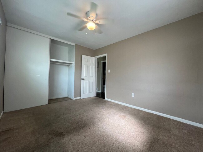 Building Photo - $1,295 ** Annual Lease ** 2 Bedroom / 1 Bath * Single Family ** Port Charlotte ** Canal
