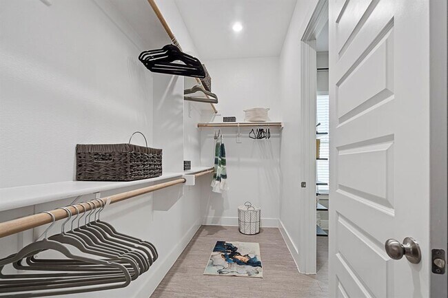 Building Photo - 922 Saffira-