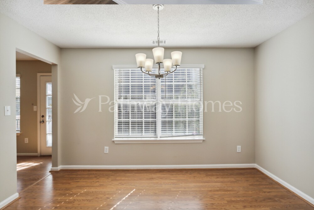 Building Photo - 205 Summer Mist Ct