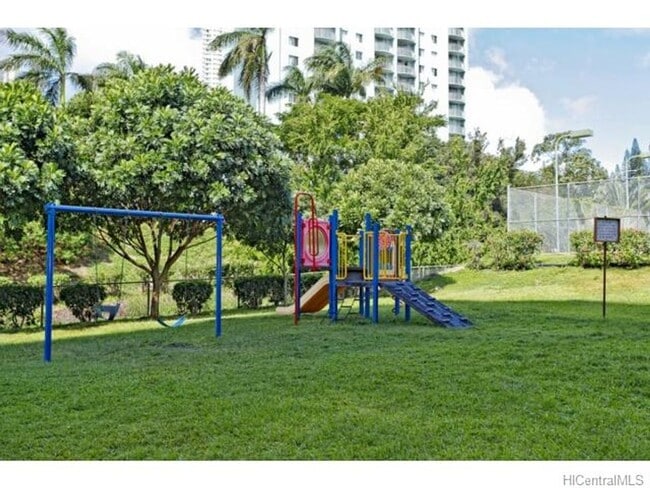 Building Photo - Pearl Regency with 2 Parking! Water views!