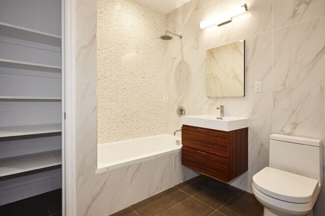 Building Photo - 45 Beekman St