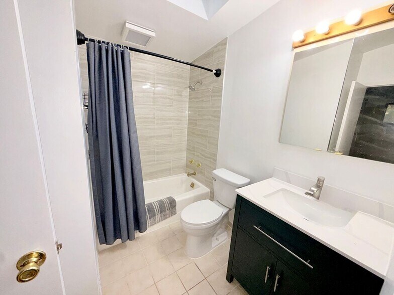 Building Photo - 30 Kayron Dr