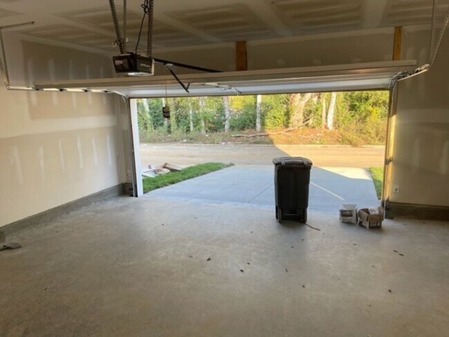 Building Photo - Stunning home in Murfreesboro